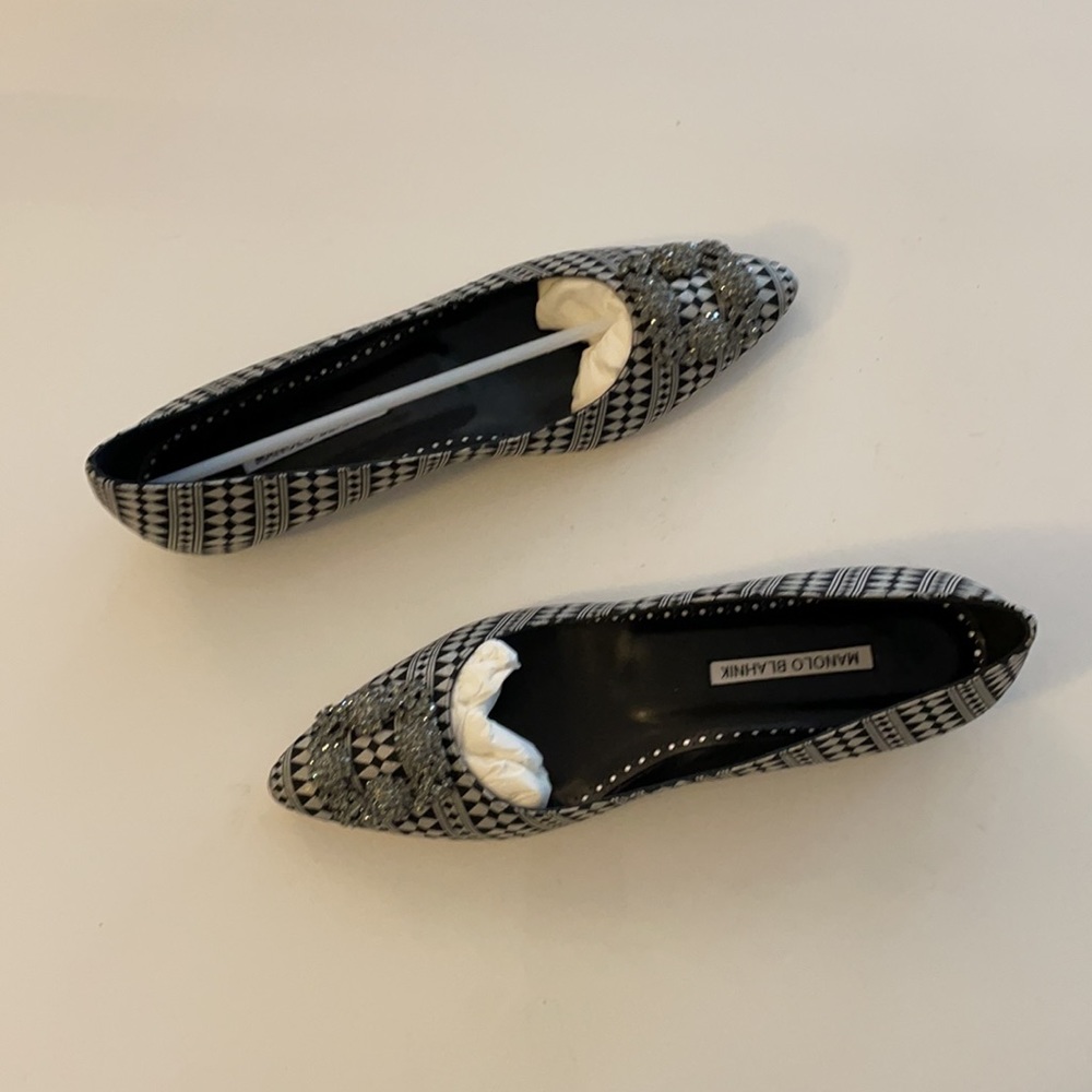 NEW Manolo Blahnik Embellished Flats, Size 39 - Picture 2 of 8